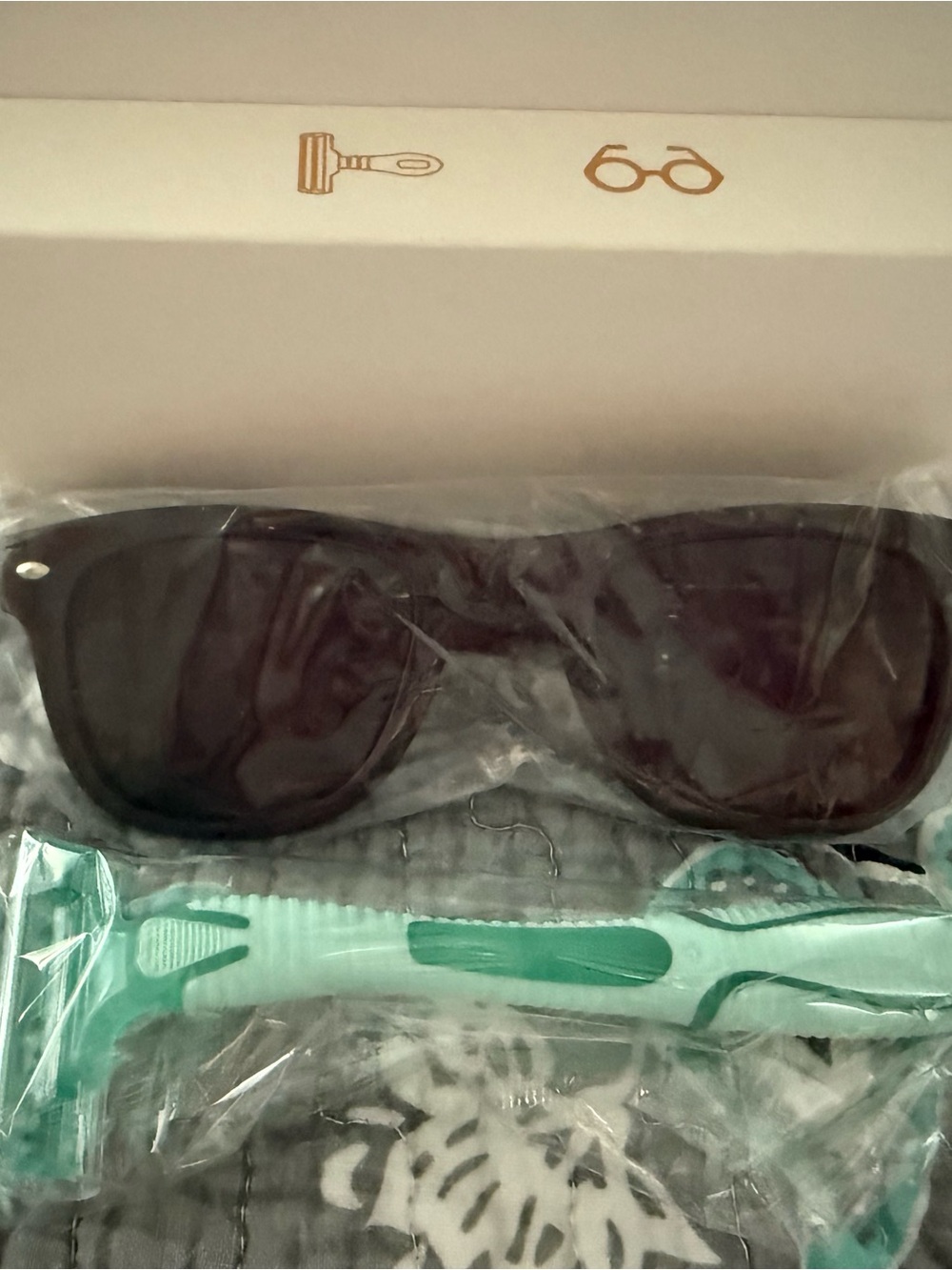 Handheld Hair Removal Device - Picture 3 of 8